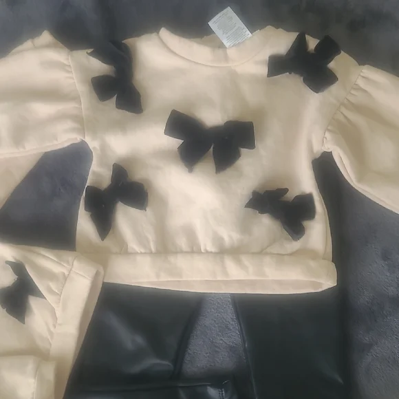 Nicole Miller Cream Twin Set Top with Black Accents And Faux Leather Pants - Picture 2 of 8